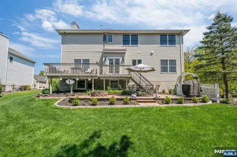 18 Hope Street Montvale NJ 07645