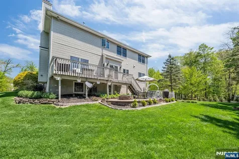 18 Hope Street Montvale NJ 07645