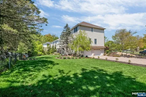 18 Hope Street Montvale NJ 07645