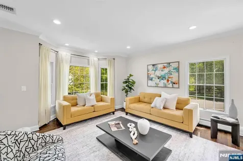 18 Hope Street Montvale NJ 07645