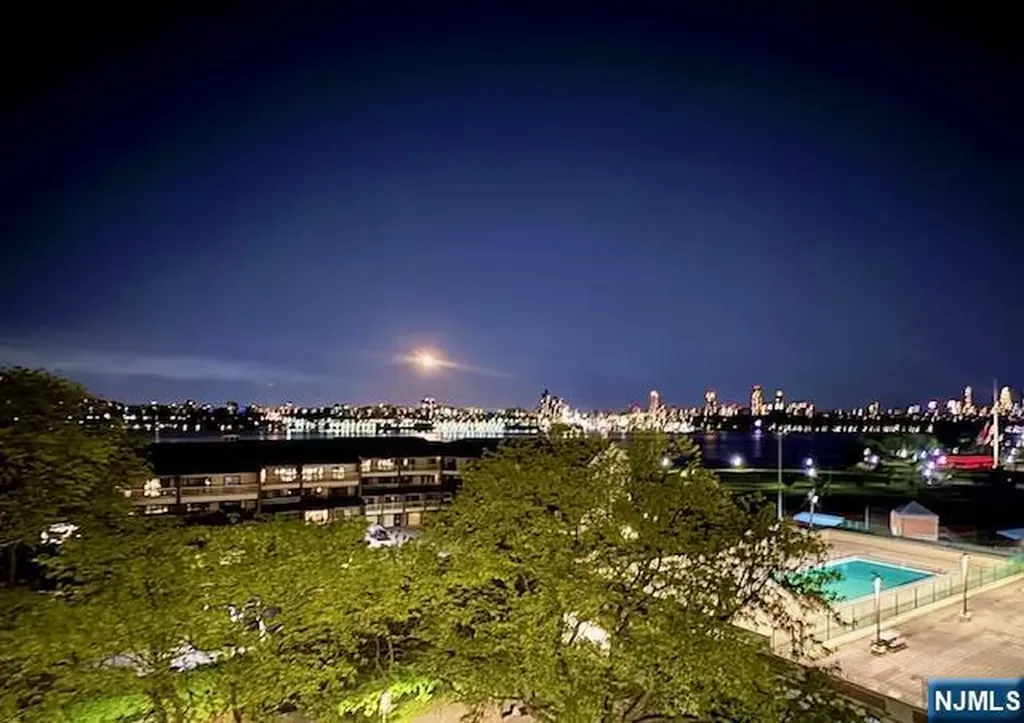 1203 River Edgewater NJ 07020