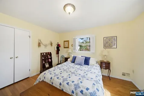 7 Candle Lane East Brunswick NJ 08816