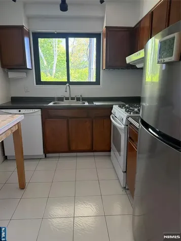1375 River Road Edgewater NJ 07020