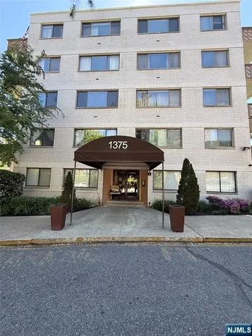 1375 River Road Edgewater NJ 07020