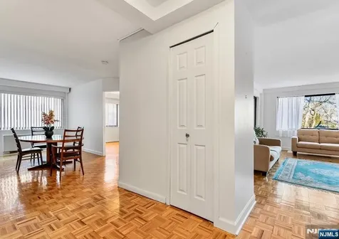 1375 River Road Edgewater NJ 07020
