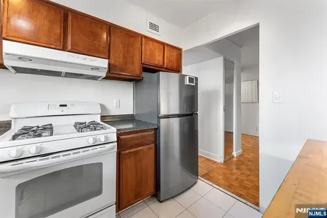 1375 River Road Edgewater NJ 07020