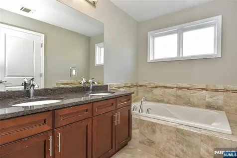 501 Whitney Lane Allendale NJ 07401