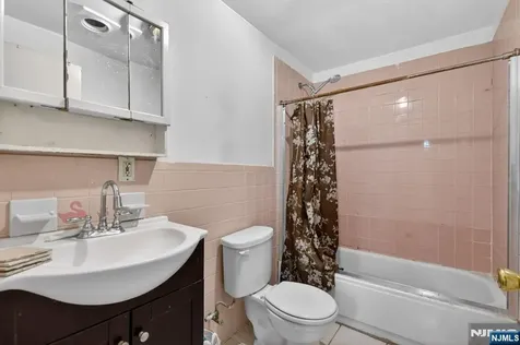 65 Crosby Avenue Paterson NJ 07502