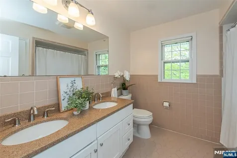 5 Robin Hill Road North Caldwell NJ 07006