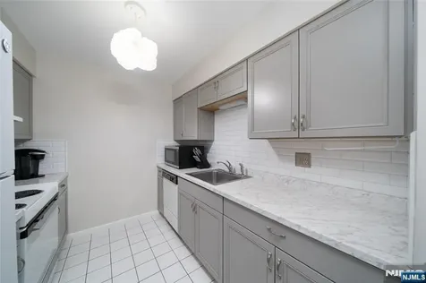 651 Riverside Avenue Lyndhurst NJ 07071