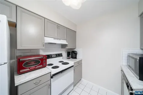 651 Riverside Avenue Lyndhurst NJ 07071
