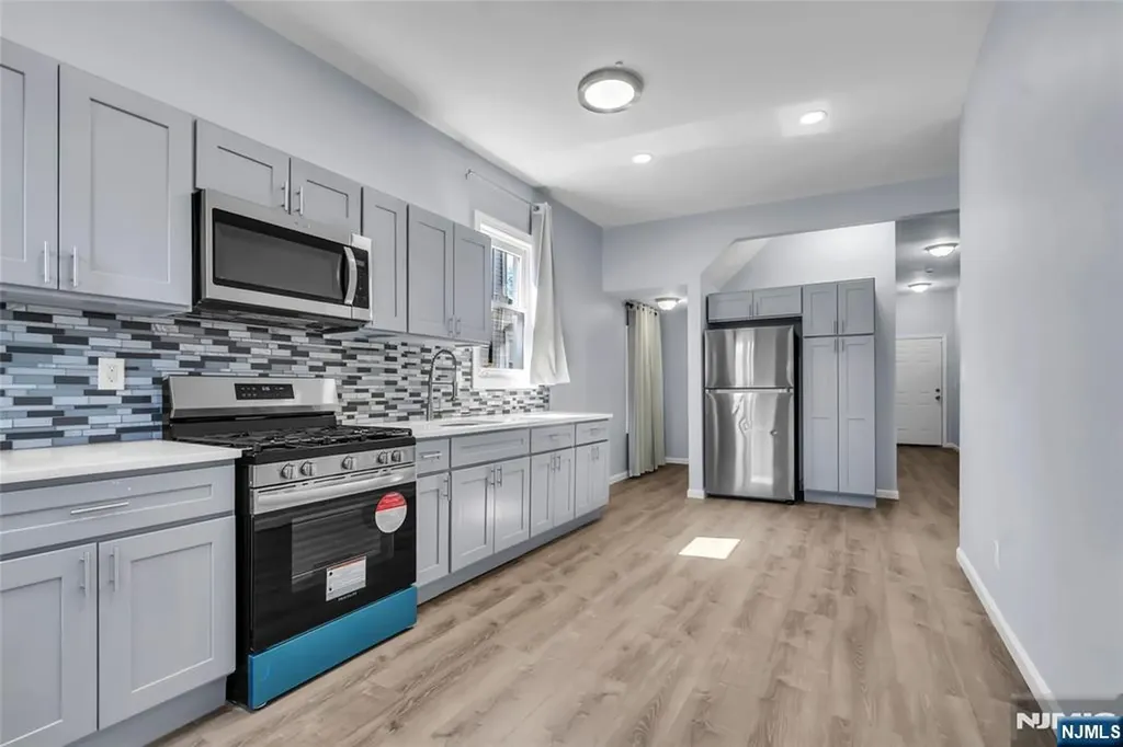 162 Clinton Street East Orange NJ 07018