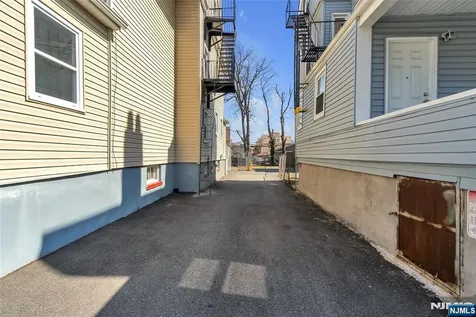 162 Clinton Street East Orange NJ 07018