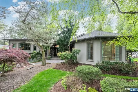 31 Sherwood Drive Hillsdale NJ 07642
