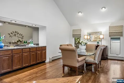 31 Sherwood Drive Hillsdale NJ 07642