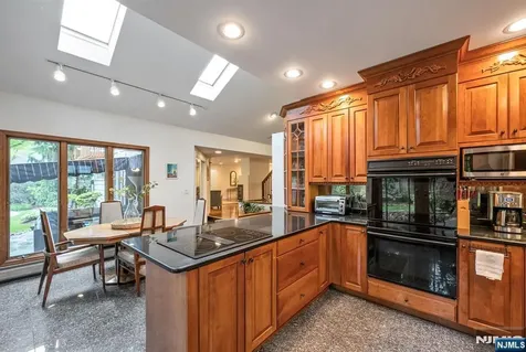 31 Sherwood Drive Hillsdale NJ 07642