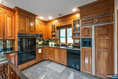 31 Sherwood Drive Hillsdale NJ 07642