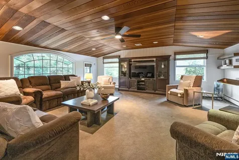 31 Sherwood Drive Hillsdale NJ 07642
