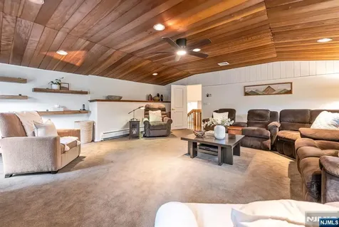31 Sherwood Drive Hillsdale NJ 07642