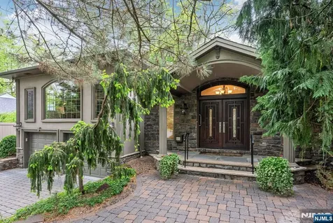 31 Sherwood Drive Hillsdale NJ 07642
