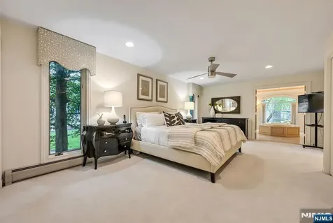 31 Sherwood Drive Hillsdale NJ 07642