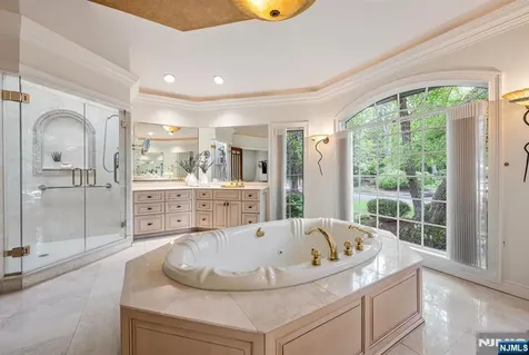 31 Sherwood Drive Hillsdale NJ 07642