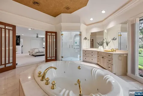 31 Sherwood Drive Hillsdale NJ 07642