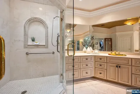 31 Sherwood Drive Hillsdale NJ 07642