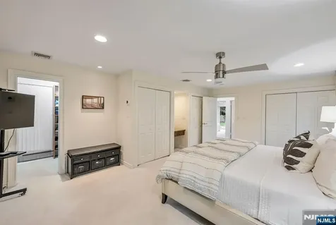 31 Sherwood Drive Hillsdale NJ 07642