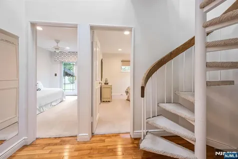 31 Sherwood Drive Hillsdale NJ 07642