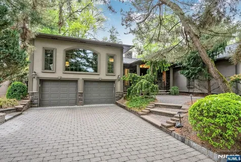 31 Sherwood Drive Hillsdale NJ 07642