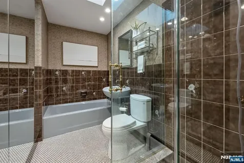 31 Sherwood Drive Hillsdale NJ 07642