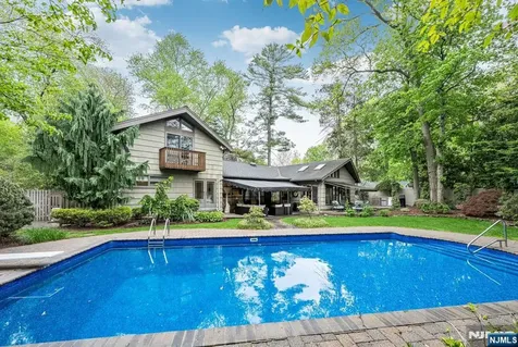 31 Sherwood Drive Hillsdale NJ 07642