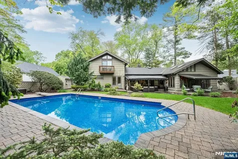 31 Sherwood Drive Hillsdale NJ 07642
