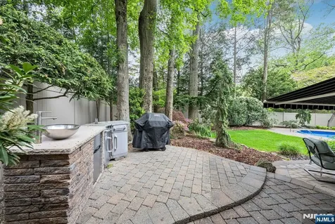 31 Sherwood Drive Hillsdale NJ 07642
