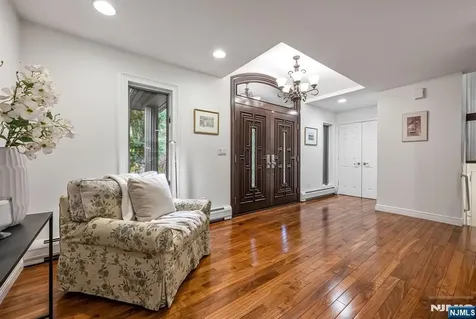 31 Sherwood Drive Hillsdale NJ 07642