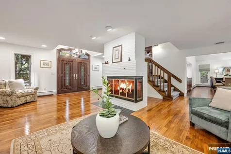 31 Sherwood Drive Hillsdale NJ 07642