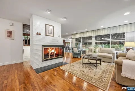 31 Sherwood Drive Hillsdale NJ 07642