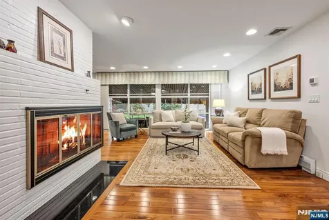 31 Sherwood Drive Hillsdale NJ 07642