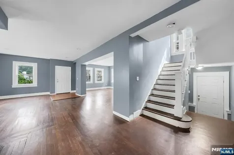 513 Sandford Newark NJ 07106
