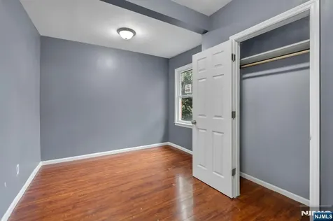 513 Sandford Newark NJ 07106
