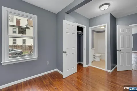 513 Sandford Newark NJ 07106
