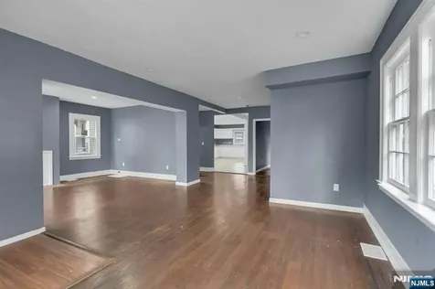 513 Sandford Newark NJ 07106