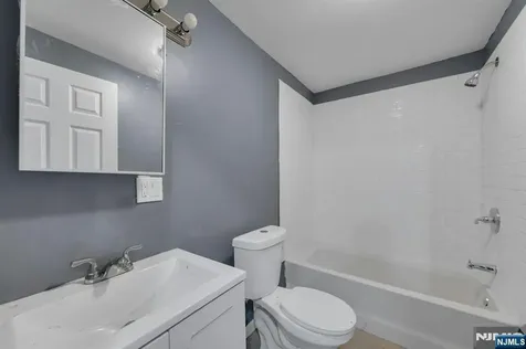 513 Sandford Newark NJ 07106