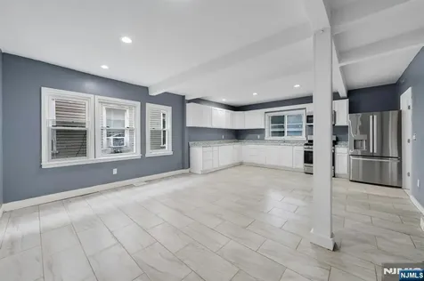 513 Sandford Newark NJ 07106