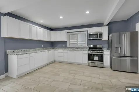 513 Sandford Newark NJ 07106