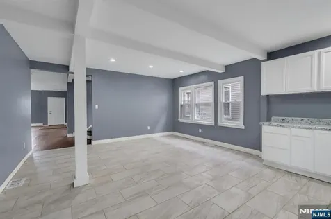 513 Sandford Newark NJ 07106