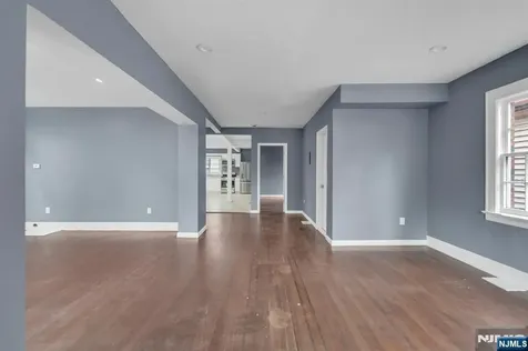 513 Sandford Newark NJ 07106