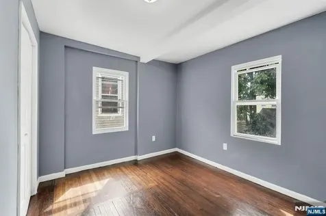 513 Sandford Newark NJ 07106