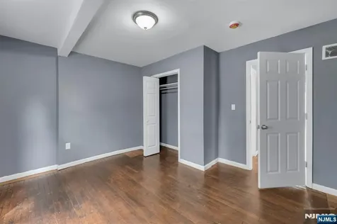 513 Sandford Newark NJ 07106